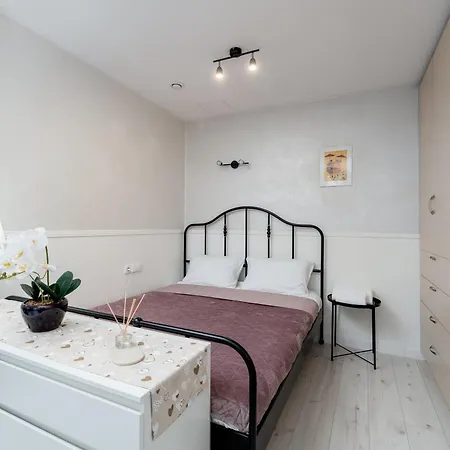 Rakowicka Superior By Bookinghost